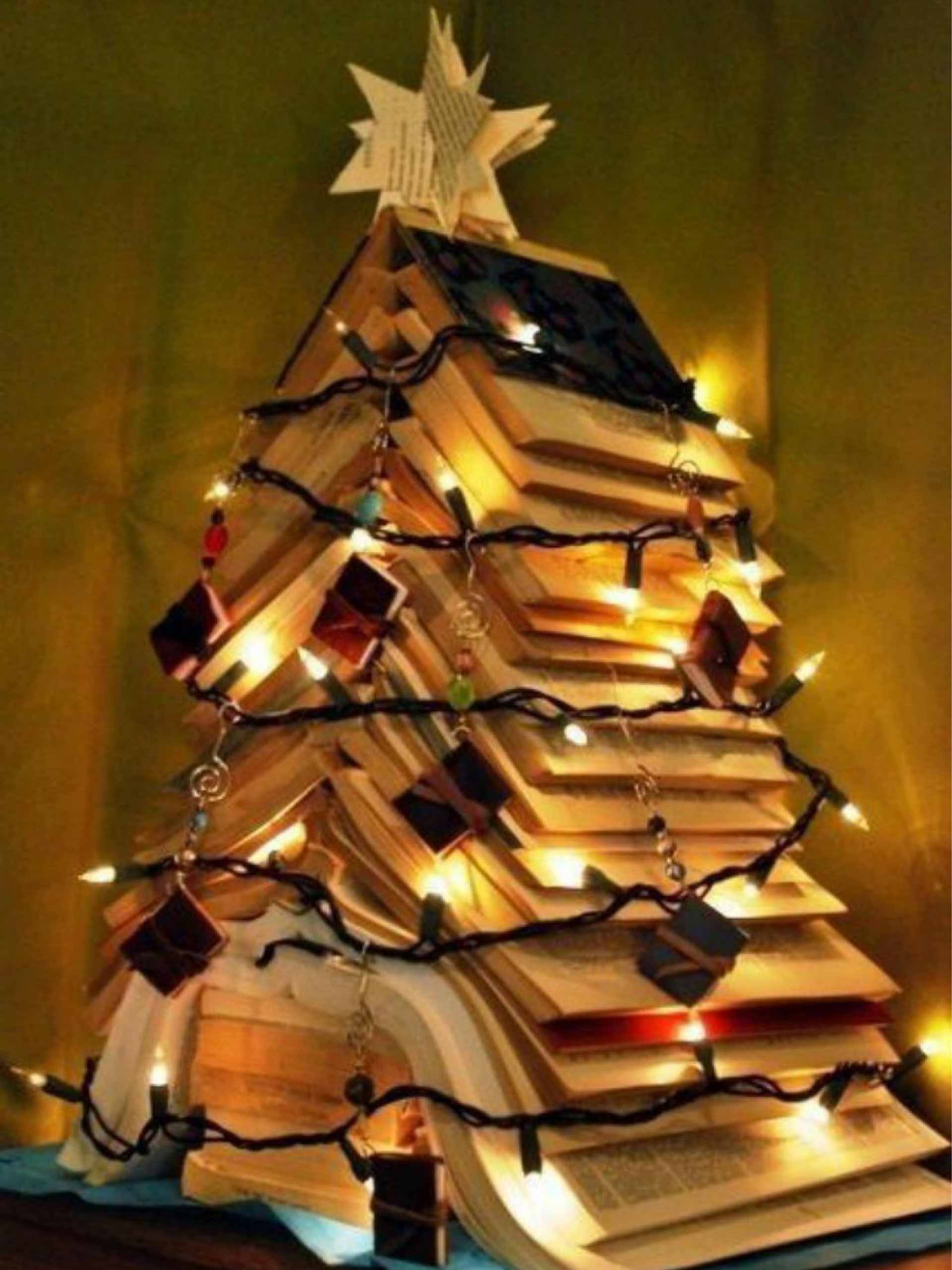 christmas-reads-holding