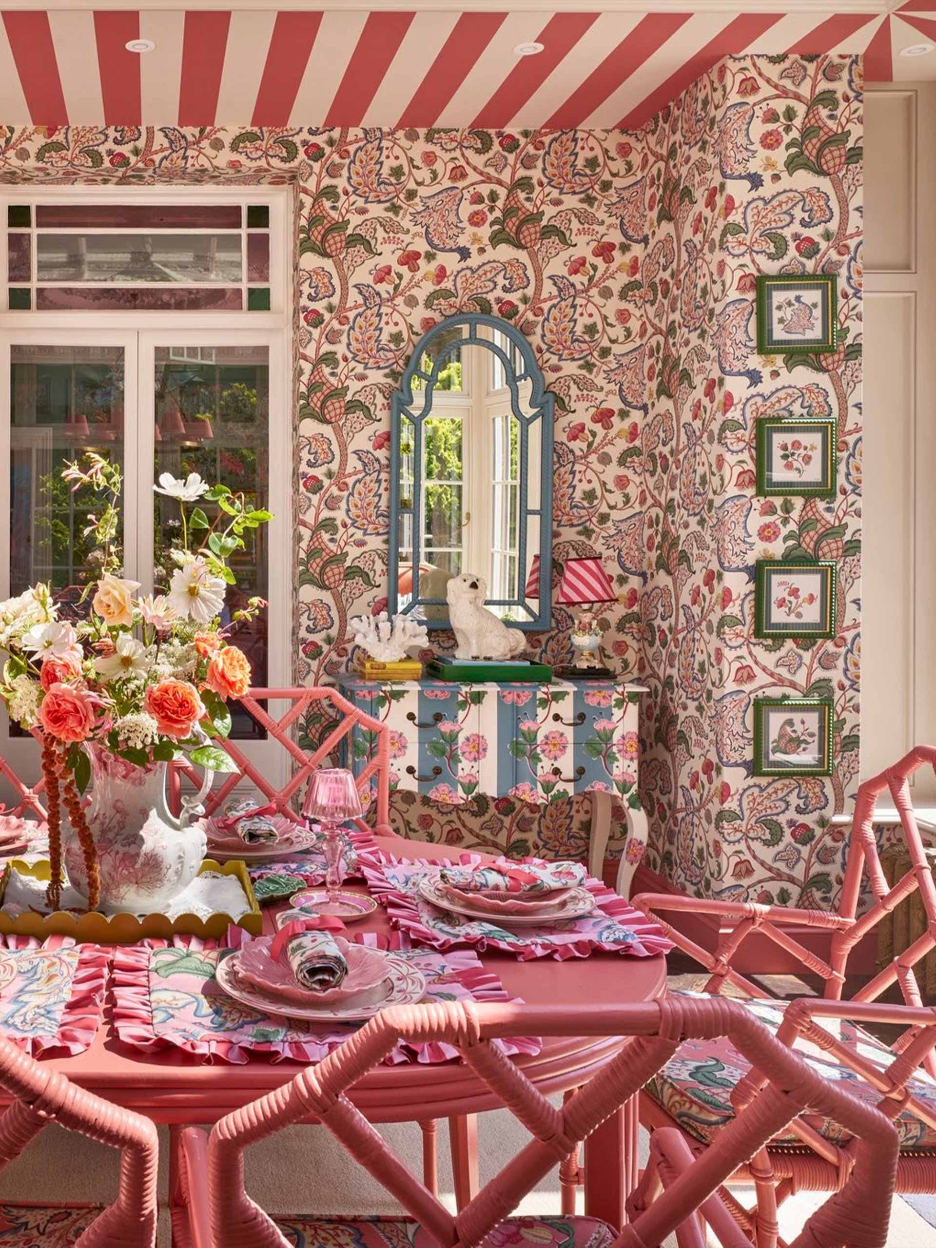 pretty-in-print-holding-wear-the-walls