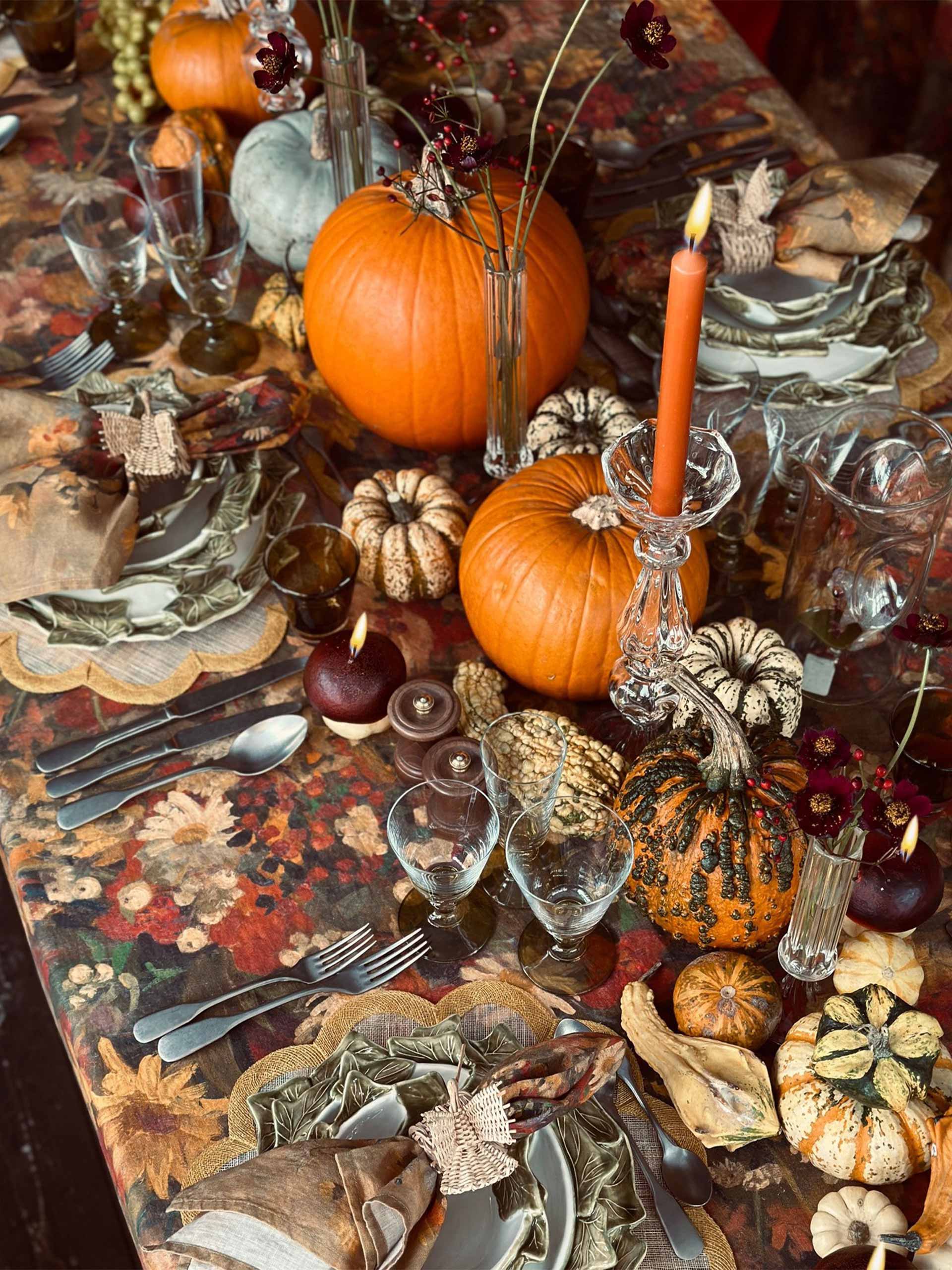 thanksgiving-table-holding-summeril-bishop