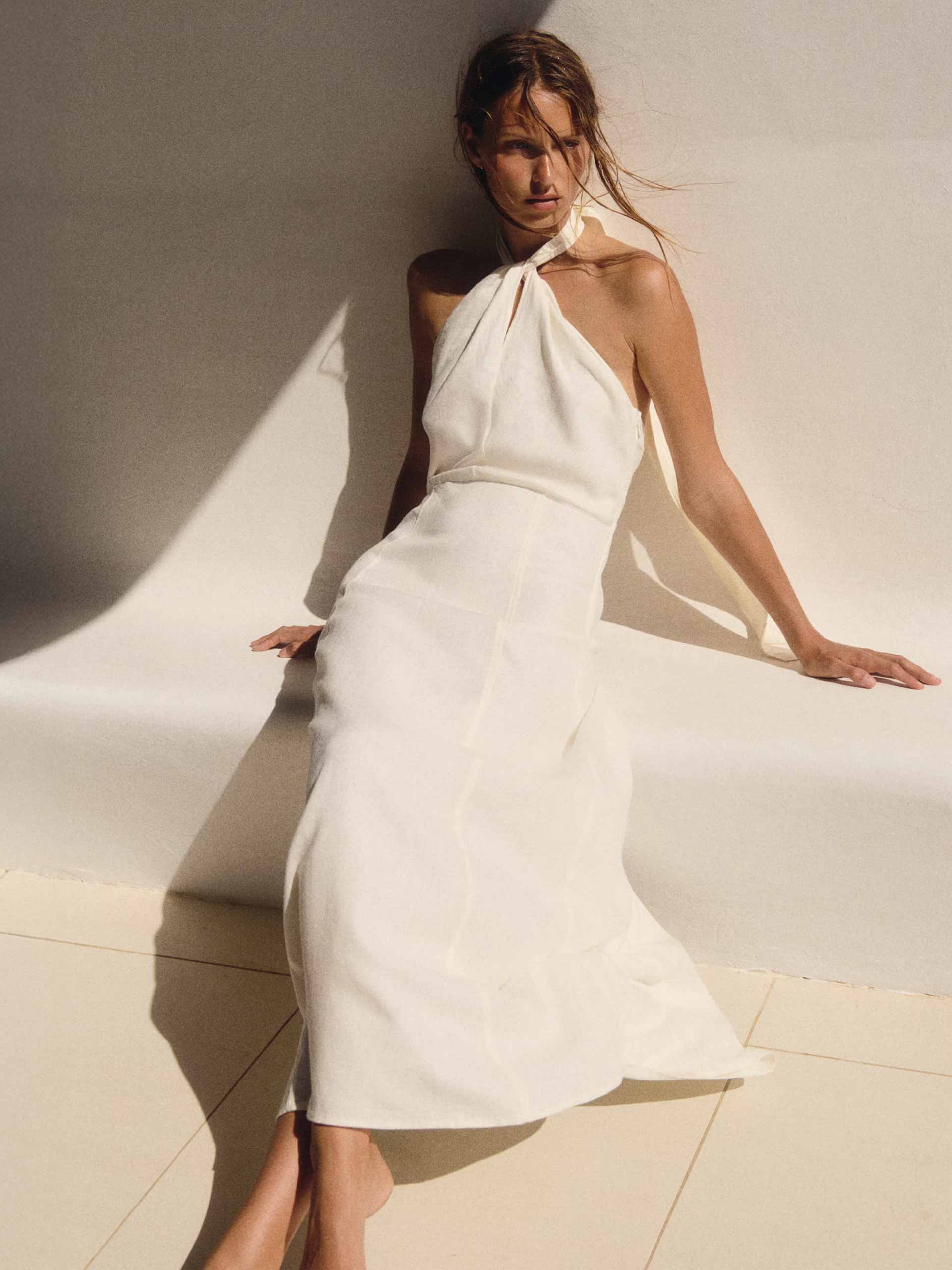 dresses-350-holding-hm