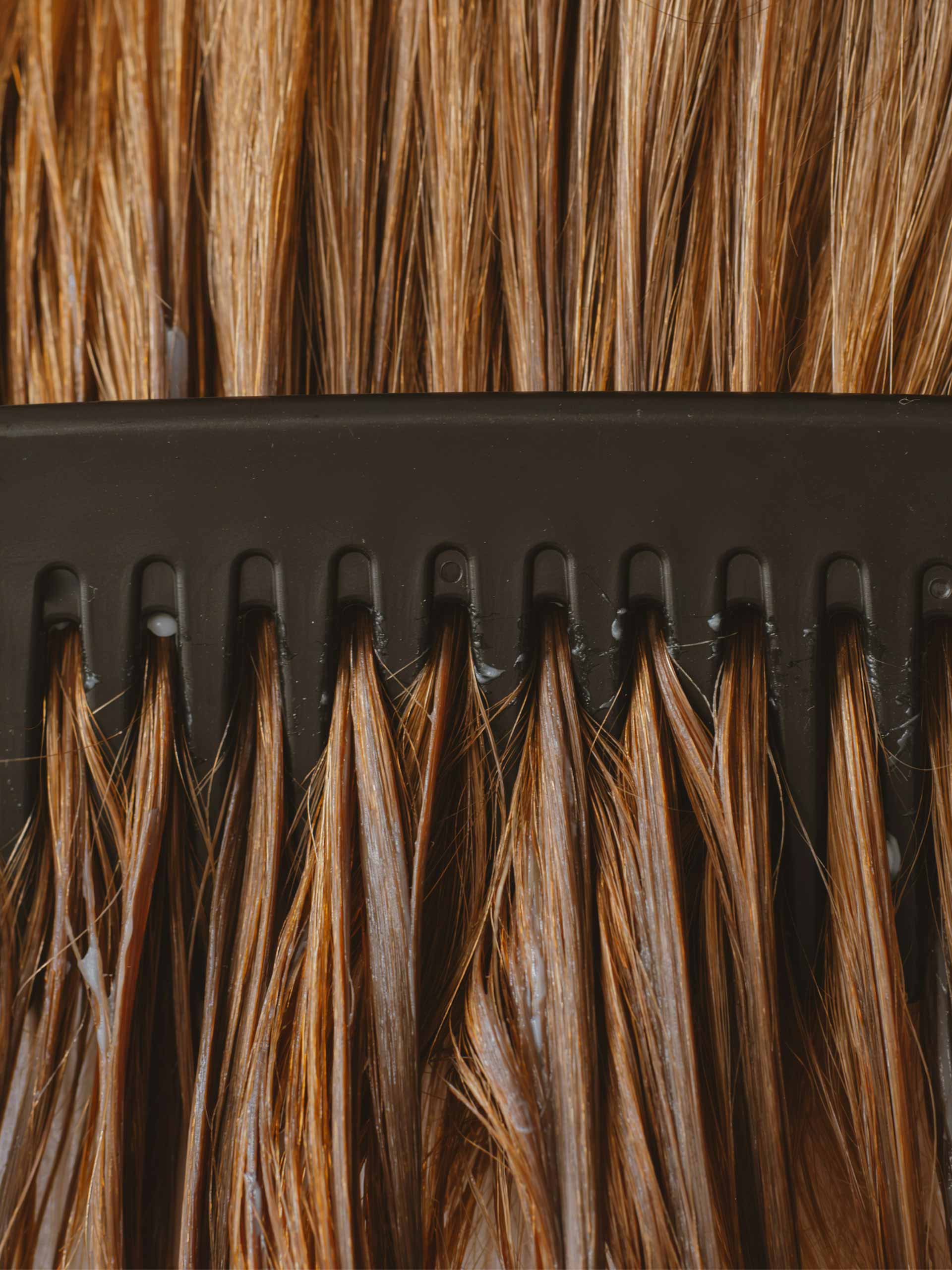 hair-holding-mathilde-langevin