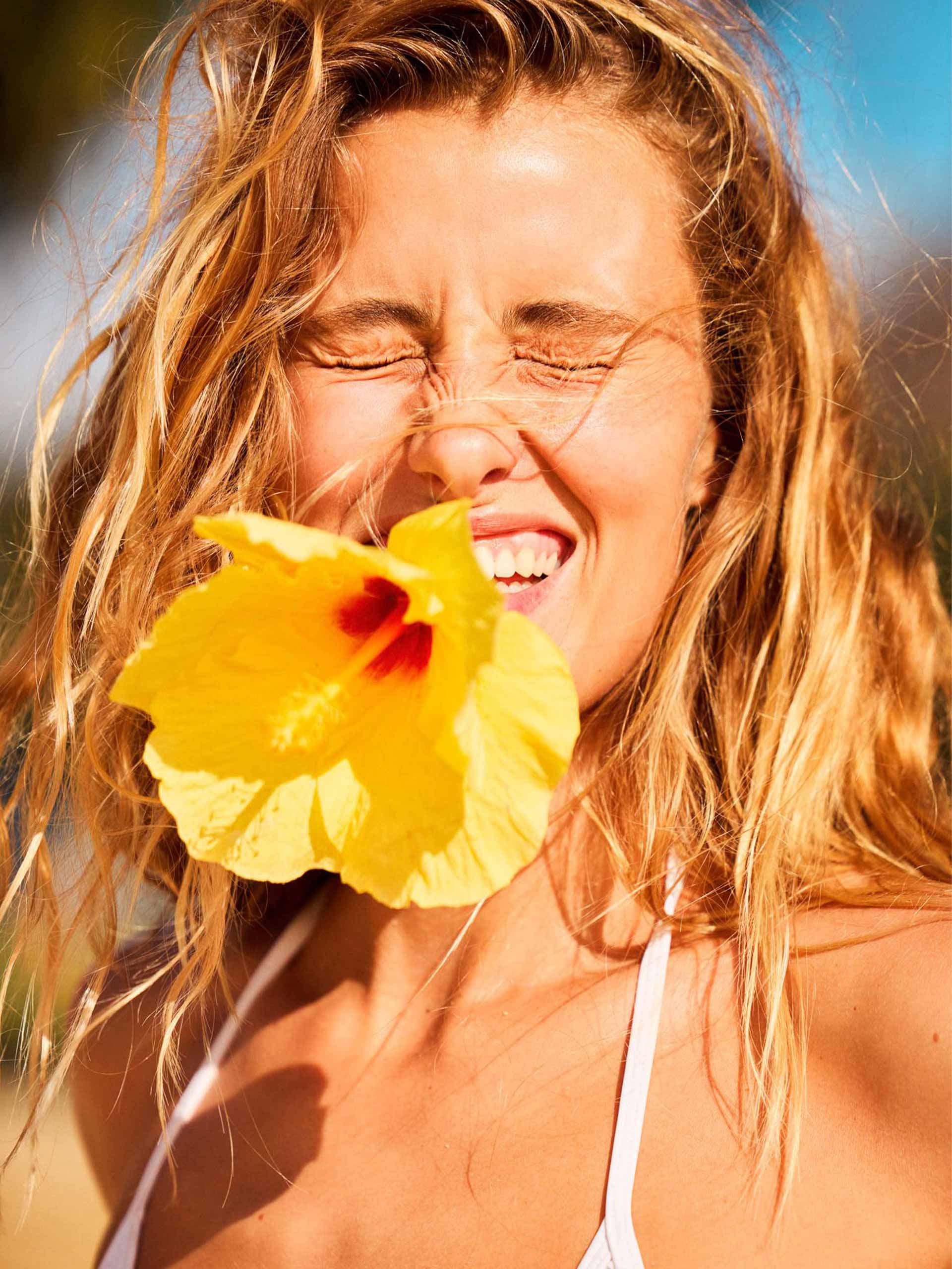 summer-fun-holding-roxy